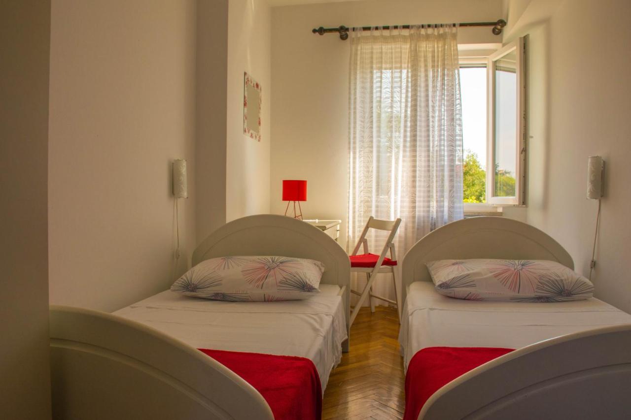 Apartments White & Green In Malinska Exterior foto
