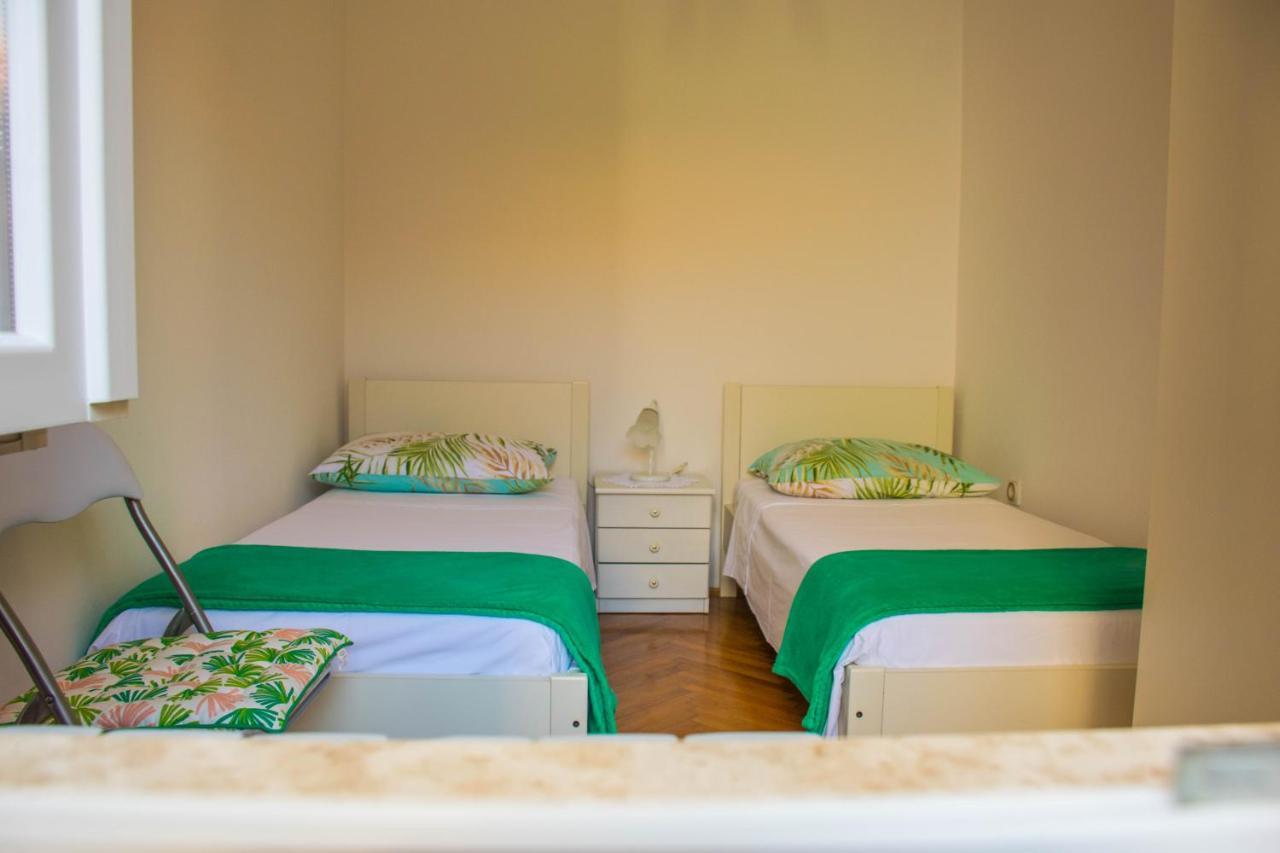 Apartments White & Green In Malinska Exterior foto
