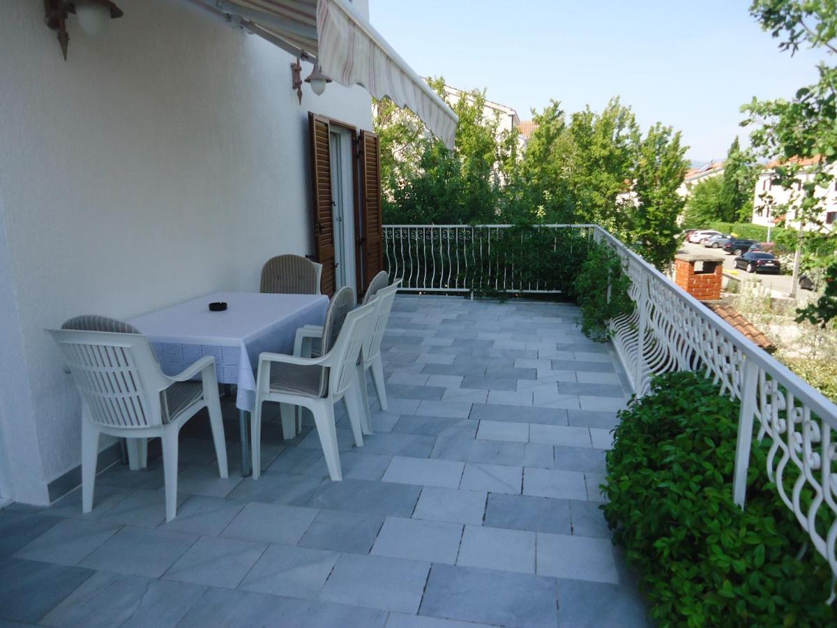 Apartments White & Green In Malinska Exterior foto