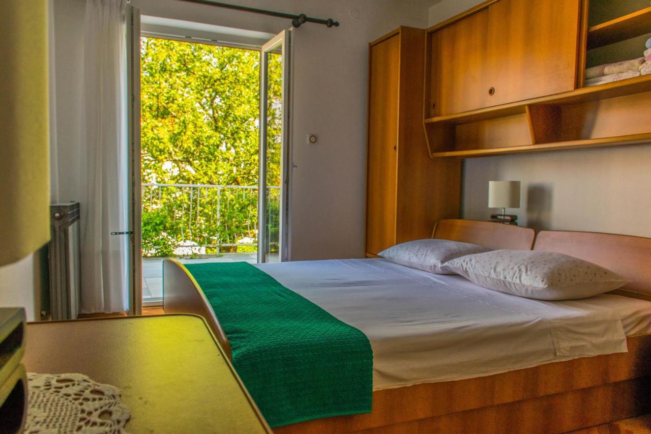 Apartments White & Green In Malinska Exterior foto