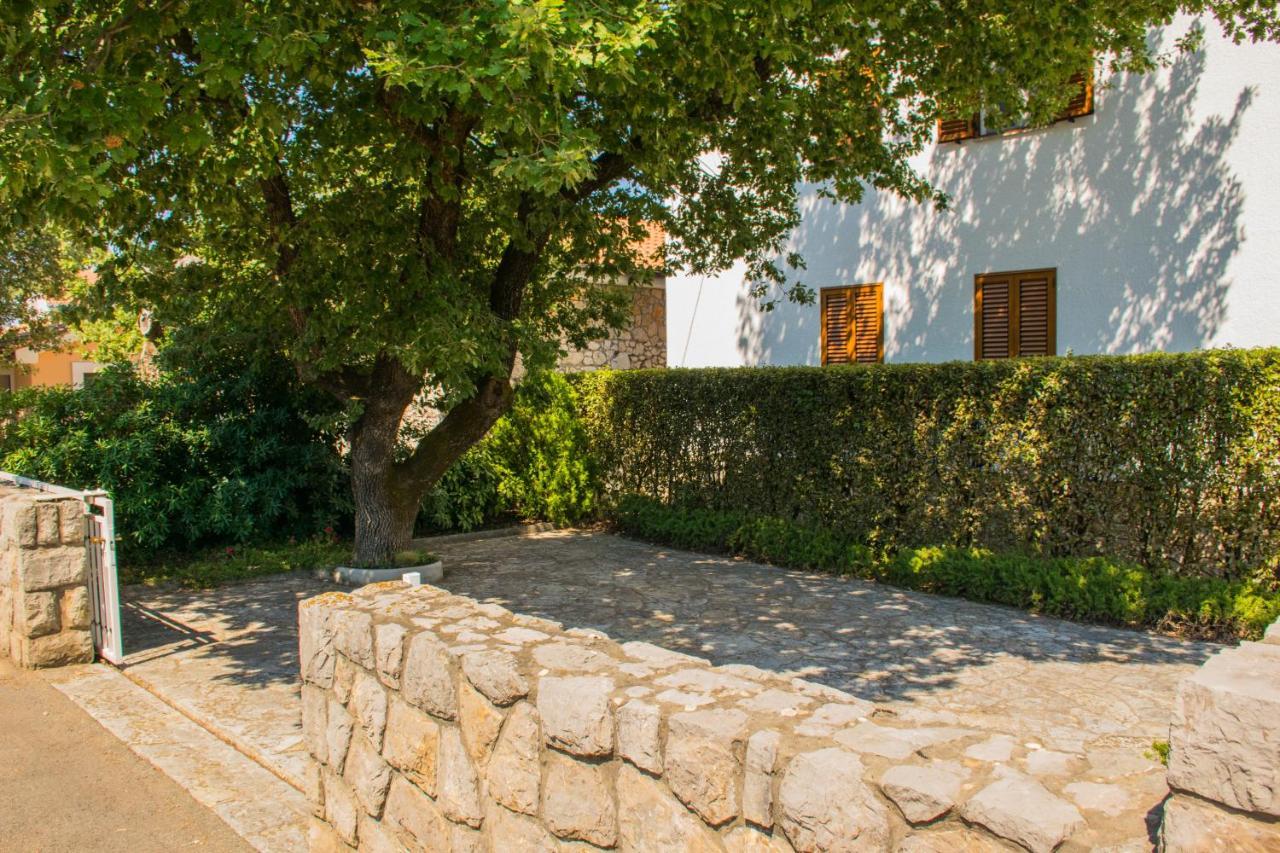 Apartments White & Green In Malinska Exterior foto