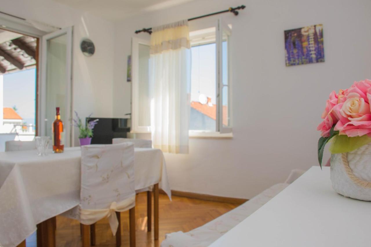 Apartments White & Green In Malinska Exterior foto